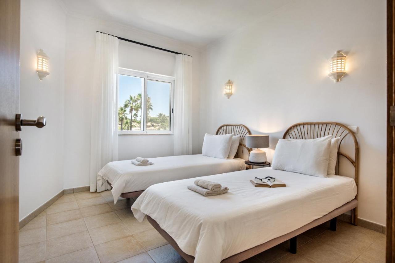 Beautiful Two Bedroom Apartment With Roof Terrace Carvoeiro  Bagian luar foto